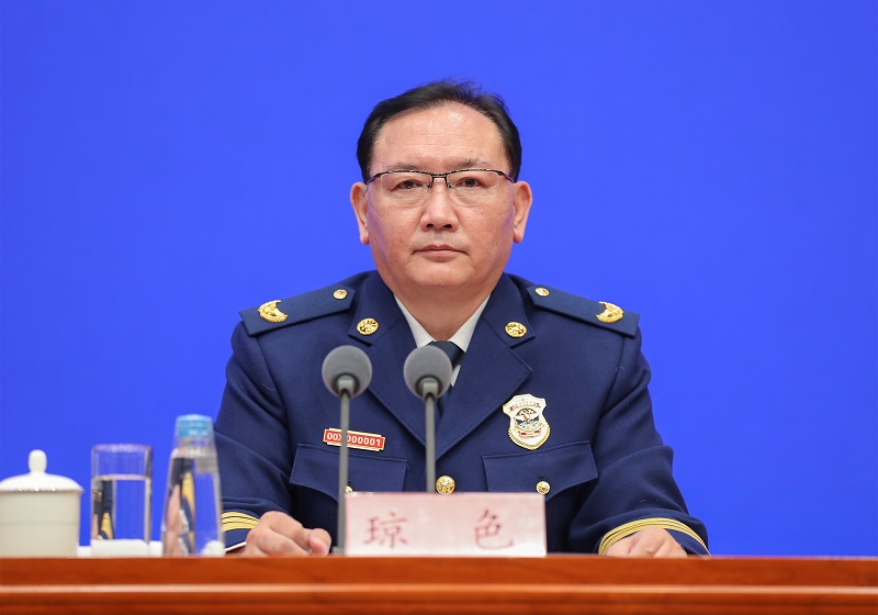 用力点操应急部党组成员、消防救援局局长琼色出席新闻发布会